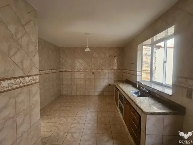 Casa 4 quartos e 3 banheiros, à venda, no bairro Santa Felicidade em Curitiba