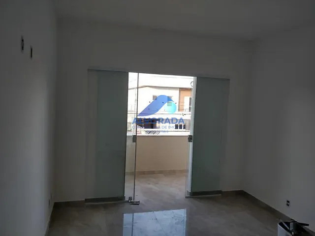Sobrado com 125m² 4 quartos e 3 banheiros, à venda ou para alugar, no bairro Jardim das Indústrias em São José dos Campos