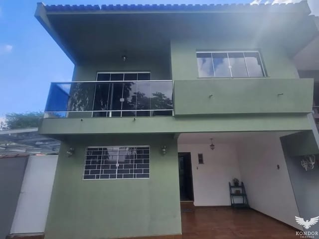 Sobrado 3 quartos e 3 banheiros, para alugar, no bairro Santa Felicidade em Curitiba
