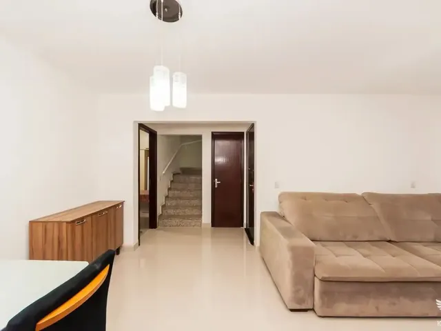 Sobrado 3 quartos e 3 banheiros, para alugar, no bairro Santa Felicidade em Curitiba