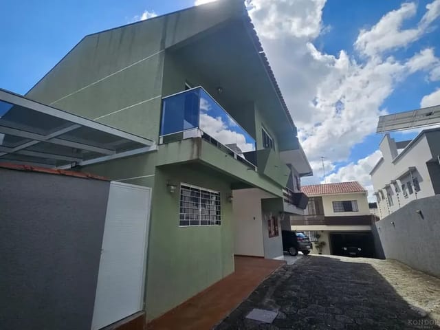 Sobrado 3 quartos e 3 banheiros, para alugar, no bairro Santa Felicidade em Curitiba