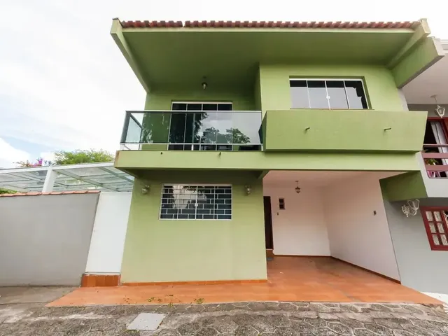 Sobrado 3 quartos e 3 banheiros, para alugar, no bairro Santa Felicidade em Curitiba