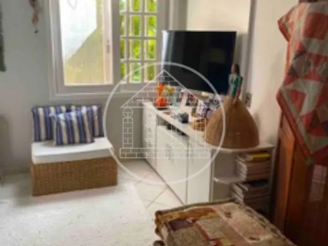 Sobrado com 310m² 3 quartos e 3 banheiros, à venda, no bairro Camburi em São Sebastião
