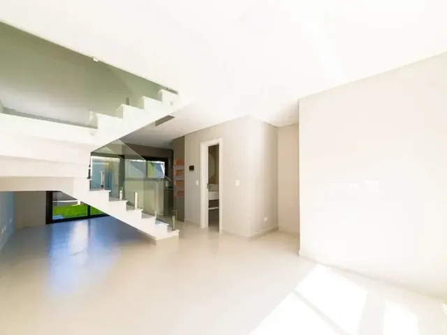 Casa 3 quartos e 3 banheiros, para alugar, no bairro Santa Felicidade em Curitiba