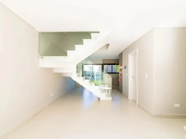 Casa 3 quartos e 3 banheiros, para alugar, no bairro Santa Felicidade em Curitiba