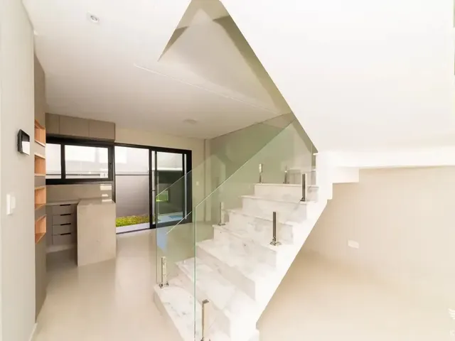 Casa 3 quartos e 3 banheiros, para alugar, no bairro Santa Felicidade em Curitiba