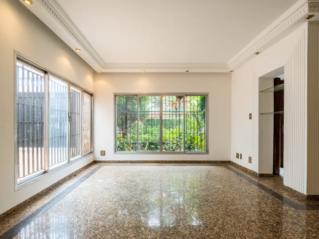 Sobrado com 250m² 3 quartos e 6 banheiros, à venda, no bairro Moema em São Paulo