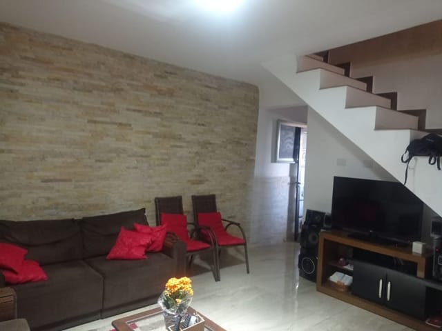 Sobrado com 150m² 3 quartos e 3 banheiros, à venda, no bairro Parque das Iglesias em Jandira