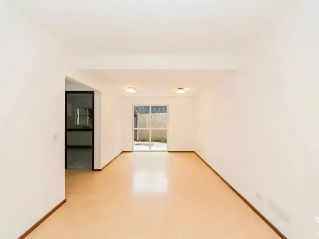 Casa 3 quartos e 3 banheiros, para alugar, no bairro Santa Felicidade em Curitiba