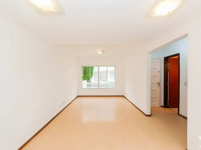 Casa 3 quartos e 3 banheiros, para alugar, no bairro Santa Felicidade em Curitiba