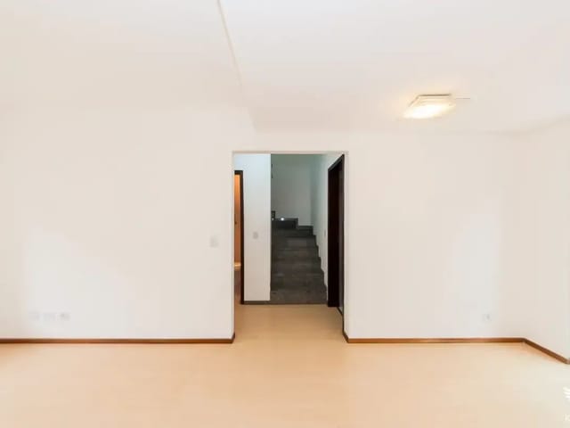 Casa 3 quartos e 3 banheiros, para alugar, no bairro Santa Felicidade em Curitiba