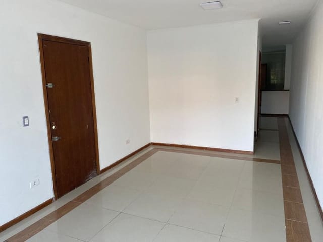 Sobrado com 400m² 3 quartos e 4 banheiros, à venda, no bairro Parque das Cigarreiras em Taboão da Serra
