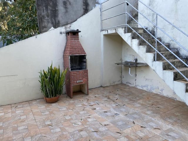 Sobrado com 400m² 3 quartos e 4 banheiros, à venda, no bairro Parque das Cigarreiras em Taboão da Serra