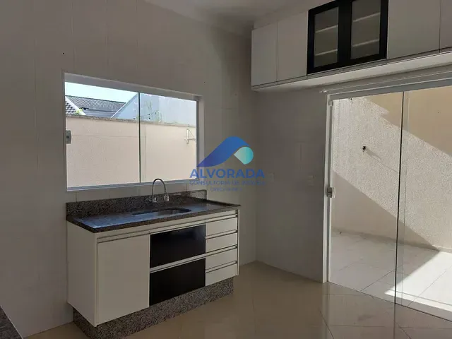 Sobrado com 125m² 3 quartos e 3 banheiros, para alugar, no bairro Jardim das Indústrias em São José dos Campos
