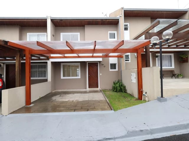 Sobrado 3 quartos e 3 banheiros, para alugar, no bairro Santa Felicidade em Curitiba