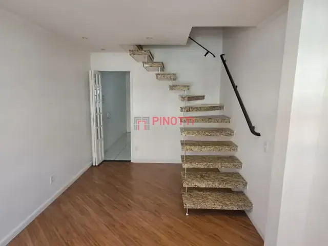Sobrado 2 quartos e 1 banheiro, à venda ou para alugar, no bairro Nova Petrópolis em São Bernardo do Campo