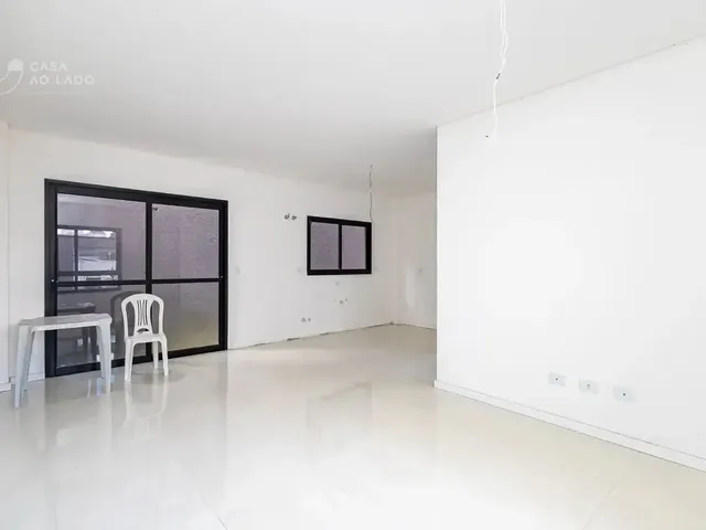 Sobrado 3 quartos e 5 banheiros, à venda, no bairro Água Verde em Curitiba