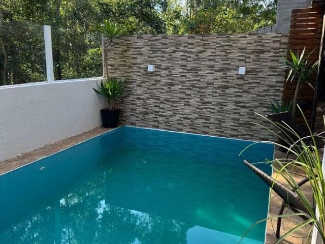 Sobrado com 150m² 3 quartos e 5 banheiros, à venda, no bairro Bosque dos Pereiras em Cotia