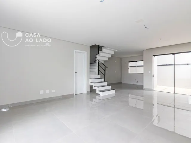 Sobrado 3 quartos e 3 banheiros, à venda, no bairro Pinheirinho em Curitiba