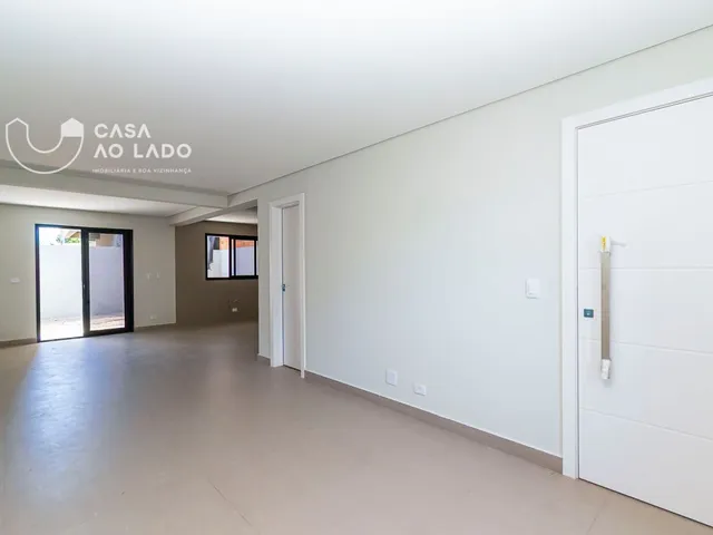 Sobrado 3 quartos e 5 banheiros, à venda, no bairro Hauer em Curitiba