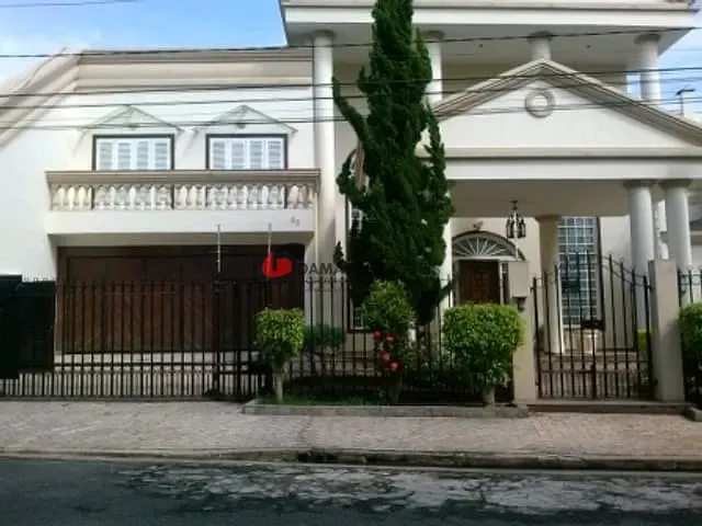 Sobrado com 906m² 5 quartos e 3 banheiros, à venda, no bairro Jardim Sao Caetano em São Caetano do Sul
