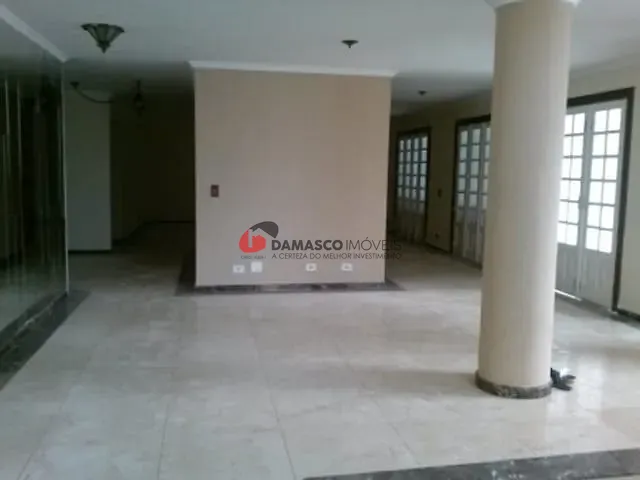 Sobrado com 906m² 5 quartos e 3 banheiros, à venda, no bairro Jardim Sao Caetano em São Caetano do Sul