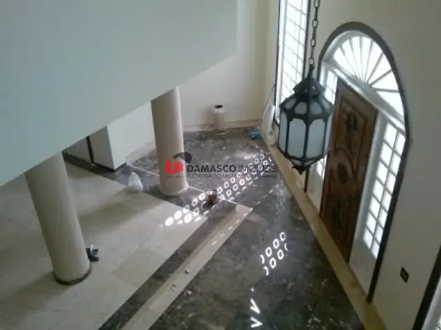 Sobrado com 906m² 5 quartos e 3 banheiros, à venda, no bairro Jardim Sao Caetano em São Caetano do Sul
