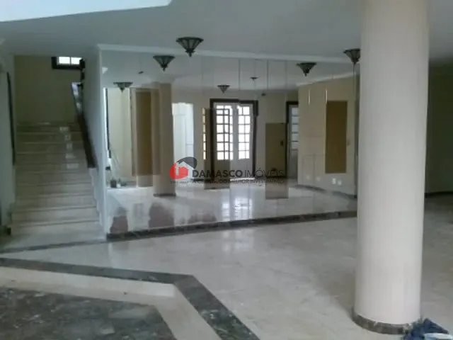 Sobrado com 906m² 5 quartos e 3 banheiros, à venda, no bairro Jardim Sao Caetano em São Caetano do Sul