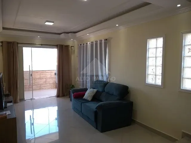Sobrado com 300m², à venda, no bairro Jardim Anchieta em Mauá