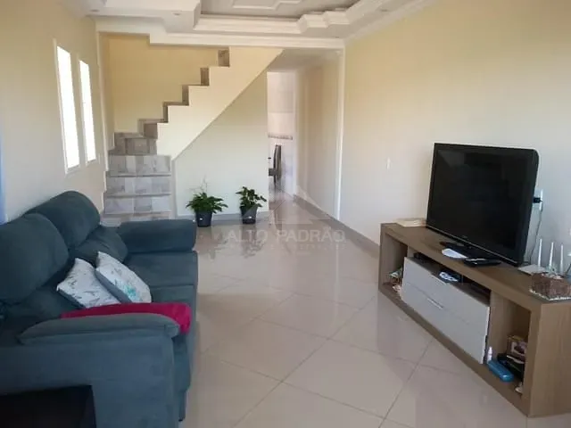 Sobrado com 300m², à venda, no bairro Jardim Anchieta em Mauá