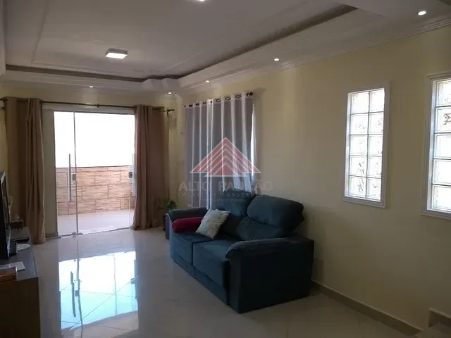 Sobrado com 300m², à venda, no bairro Jardim Anchieta em Mauá