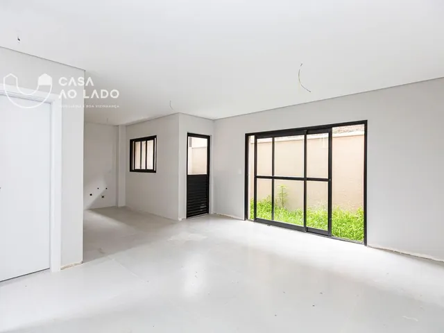 Casa 3 quartos e 4 banheiros, à venda, no bairro Mercês em Curitiba