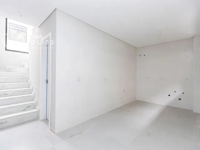 Sobrado 3 quartos e 4 banheiros, à venda, no bairro Mercês em Curitiba