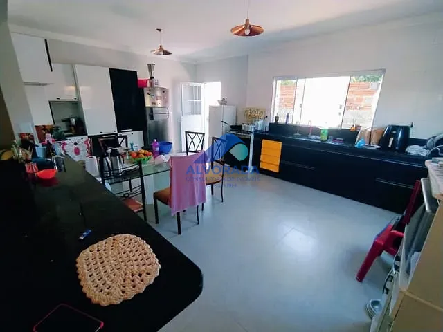 Sobrado com 600m² 3 quartos e 1 banheiro, à venda, no bairro Jardim Limoeiro em São José dos Campos