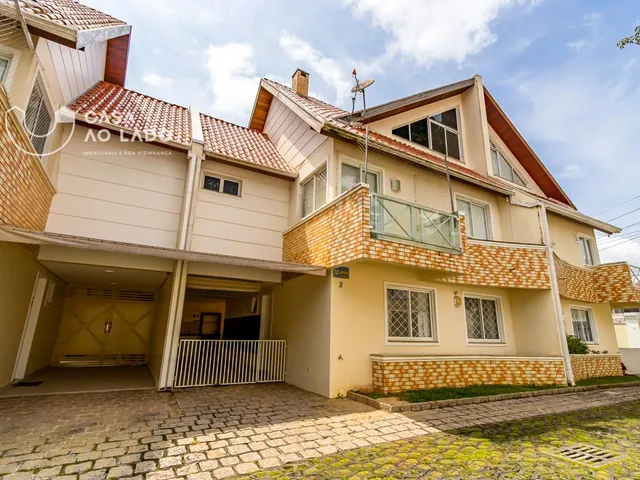 Sobrado 3 quartos e 5 banheiros, à venda, no bairro Mercês em Curitiba