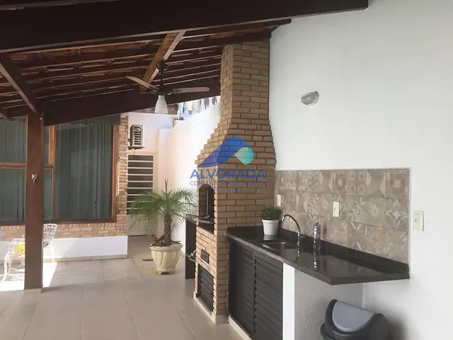 Sobrado com 340m² 4 quartos e 6 banheiros, à venda, no bairro Vila Paraíba em Guaratinguetá