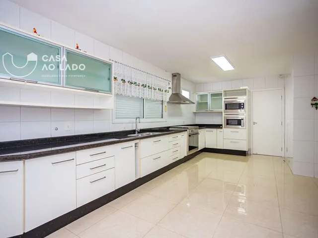 Prédio 4 quartos e 4 banheiros, para alugar, no bairro Bom Retiro em Curitiba