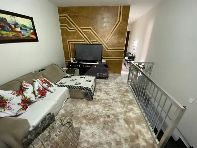 Sobrado com 130m² 7 quartos e 1 banheiro, à venda, no bairro Jardim Zaira em Mauá