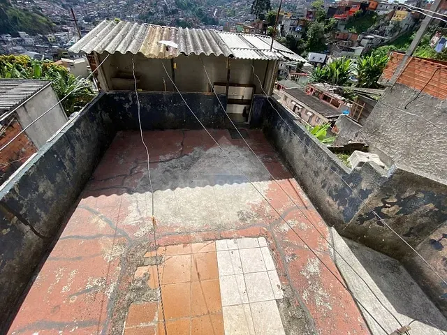 Sobrado com 130m² 7 quartos e 1 banheiro, à venda, no bairro Jardim Zaira em Mauá