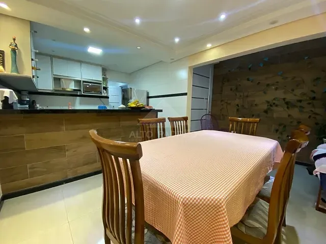 Sobrado com 125m² 3 quartos e 3 banheiros, à venda, no bairro Parque São Vicente em Mauá