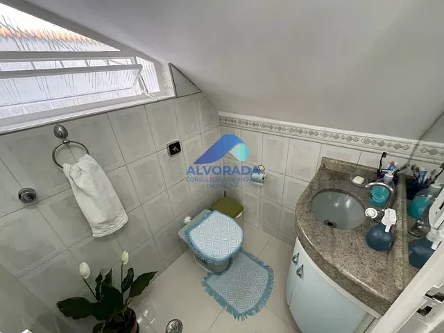 Sobrado com 260m² 3 quartos e 3 banheiros, à venda, no bairro Jardim das Indústrias em São José dos Campos