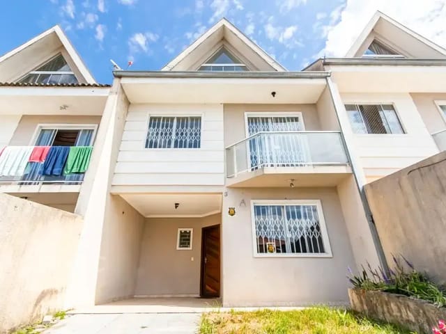 Sobrado 3 quartos e 3 banheiros, à venda, no bairro Santa Cândida em Curitiba