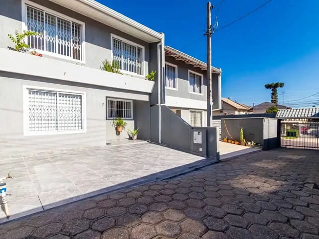 Sobrado 3 quartos e 2 banheiros, à venda, no bairro Boqueirão em Curitiba