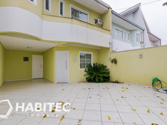 Sobrado 3 quartos e 3 banheiros, à venda, no bairro Uberaba em Curitiba