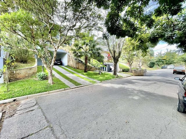 Sobrado com 1000m² 4 quartos e 4 banheiros, à venda, no bairro Residencial Euroville em Carapicuíba