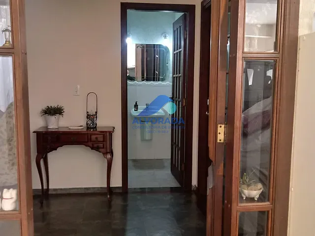 Sobrado com 450m² 4 quartos e 6 banheiros, à venda, no bairro Jardim Alvorada em São José dos Campos