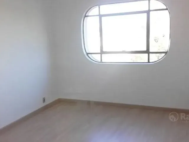 Casa 3 quartos e 2 banheiros, para alugar, no bairro Juvevê em Curitiba