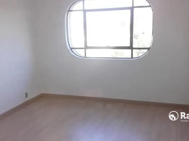 Casa 3 quartos e 2 banheiros, para alugar, no bairro Juvevê em Curitiba