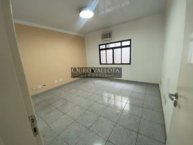 Sobrado com 250m², para alugar, no bairro Vila Clementino	 em São Paulo