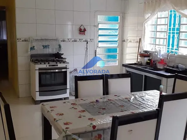 Sobrado com 180m² 2 quartos e 3 banheiros, à venda, no bairro Residencial União em São José dos Campos